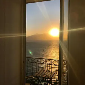 Couette-café Lux, Naples