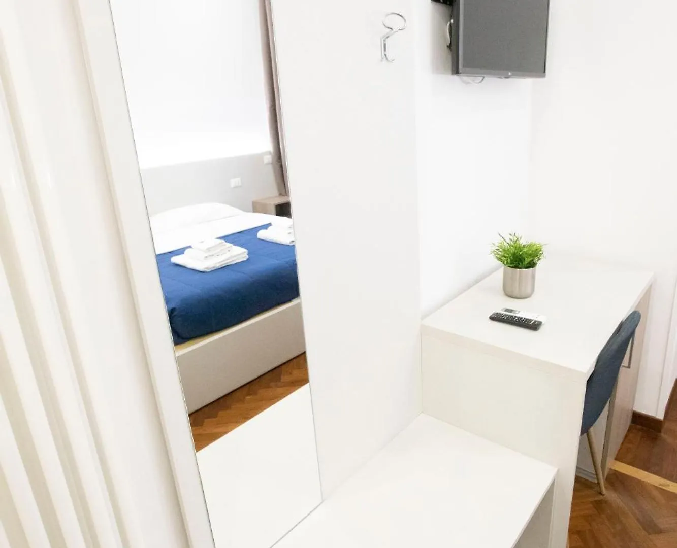 Hall Inn B&B In Neapol 2*,  Włochy